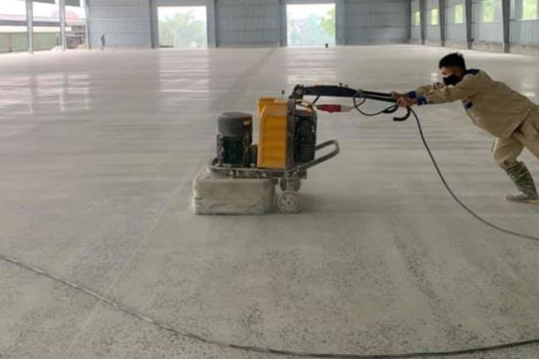 Hướng dẫn cách xử lý bụi mịn khi mài nền bê tông an toàn